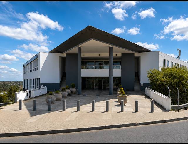 2,194M² RETAIL TO LET IN LONEHILL